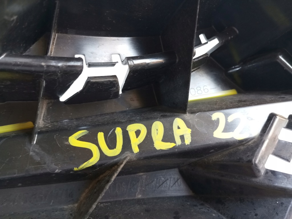 Кронштейн  левое  пороговый toyota supra mk5 22r 8811327 Киев