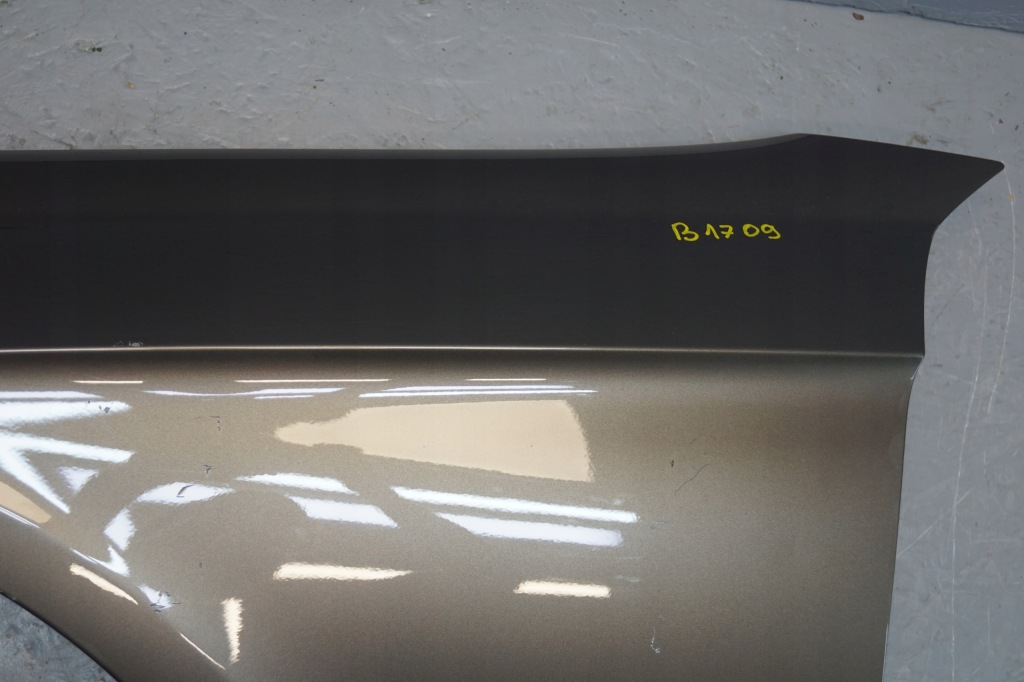 Крыло  левое  перед mercedes cls w219 Оригинал