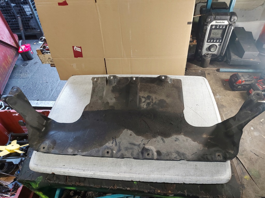 фото №1, Vw touareg ii 7p 4.2 tdi защита pod двигатель 7p0825285