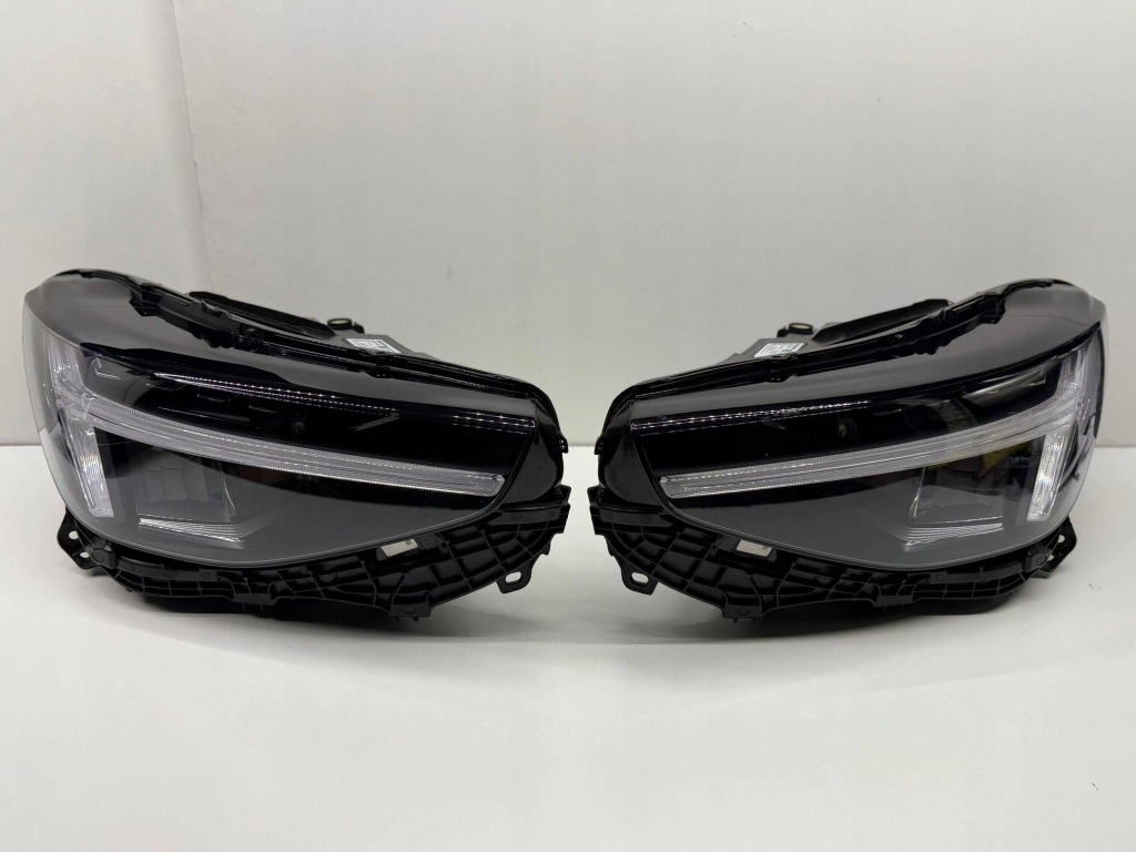 Купити Volvo xc40 рестайлінг  фара ліва правий full led base 32420415 32420420