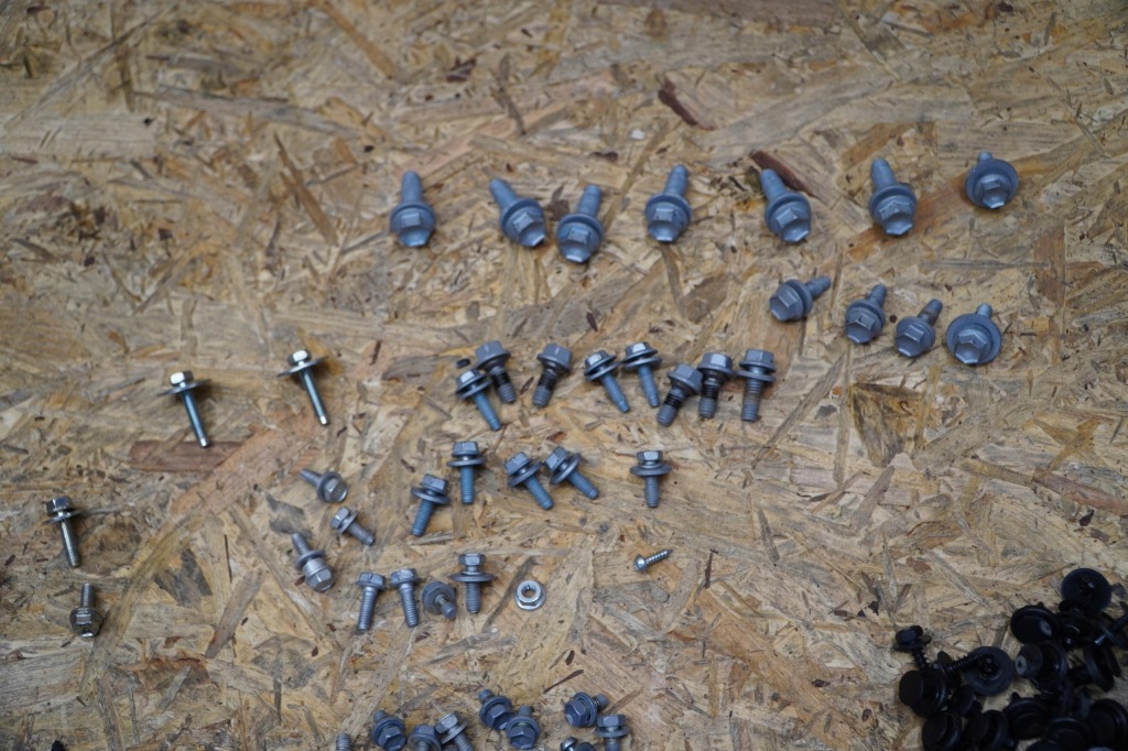 Болт болты штифт крепление  поперечина перед lexus lbx 24r 0km оригинал 23- с Разборки