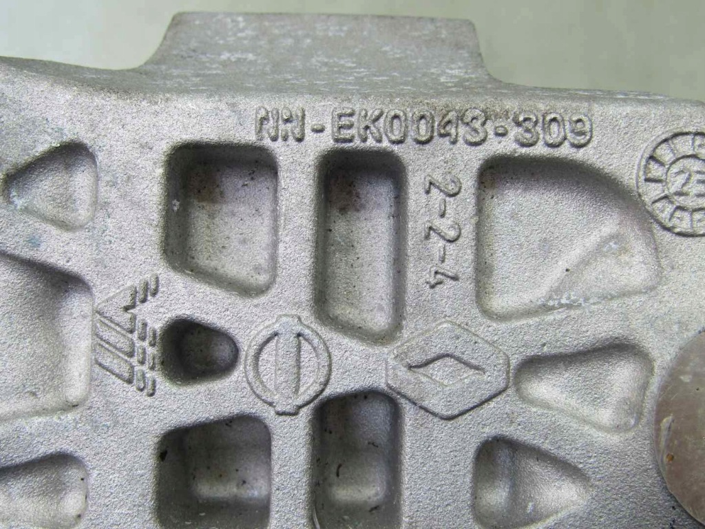 фото №7, X-trail iv t33 1.5 24r кронштейн підрамник двигуна кронштейн подушка підвіска