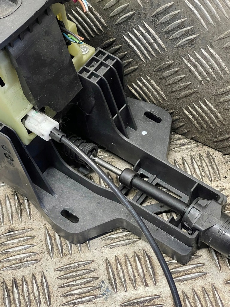 фото №9, Mercedes-benz a w169 2006 домкрат переключения передач / верхний