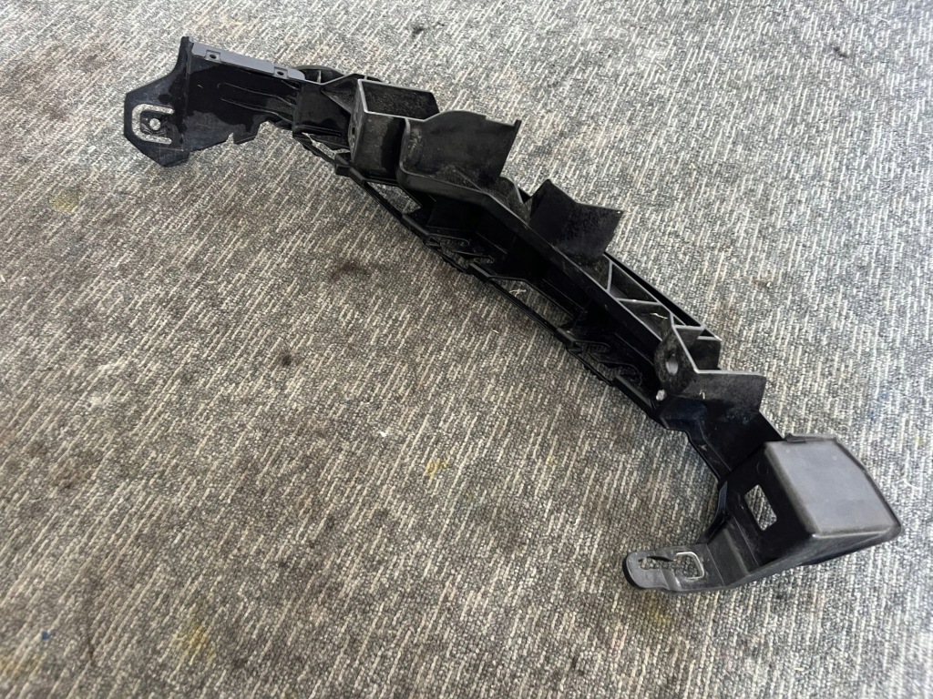 Seat leon iv 4 хетчбек 2021r кронштейн  кронштейн фари правий перед оригінал Київ