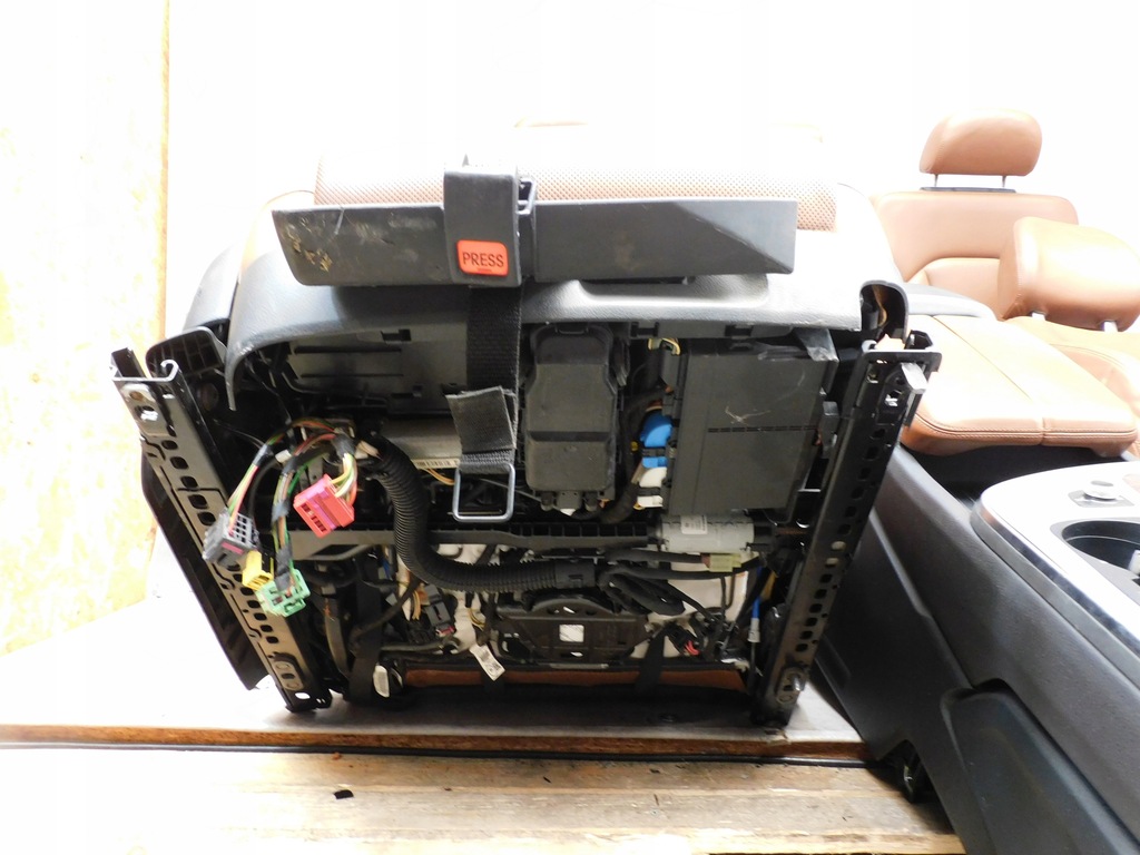 фото №13, Audi q7 4m сиденья заднее сиденье обшивки коричневые 7 человек