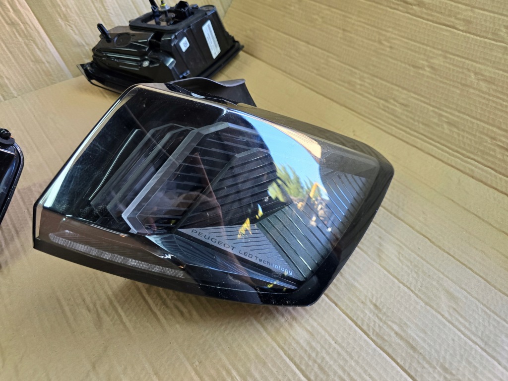 Фара фары задняя комплект peugeot 3008 2 рестайлинг  европа в Украине