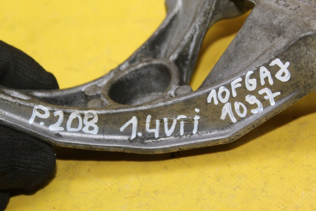 фото №5, Кронштейн компрессора v758078180 peugeot 208 1.4 vti