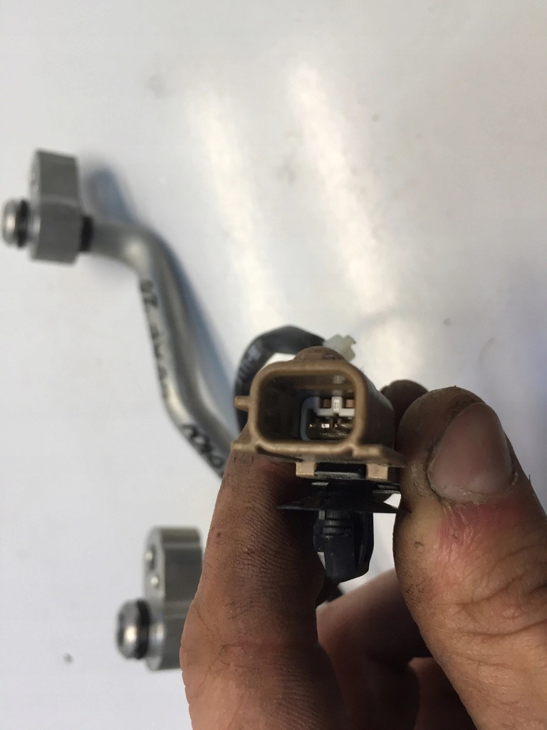 фото №3, Nissan leaf ii 2 2020 шланг кондиционера трубка