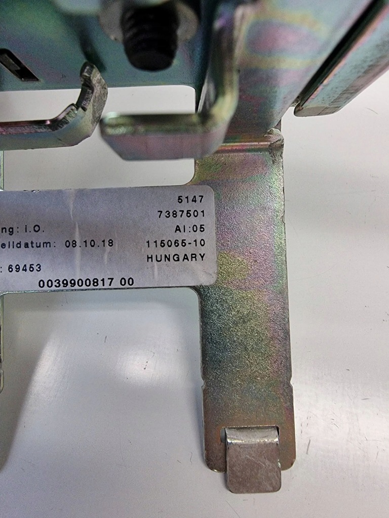 фото №6, Bmw 5 g30 g31 2018 правая сторона кронштейн полка багажника