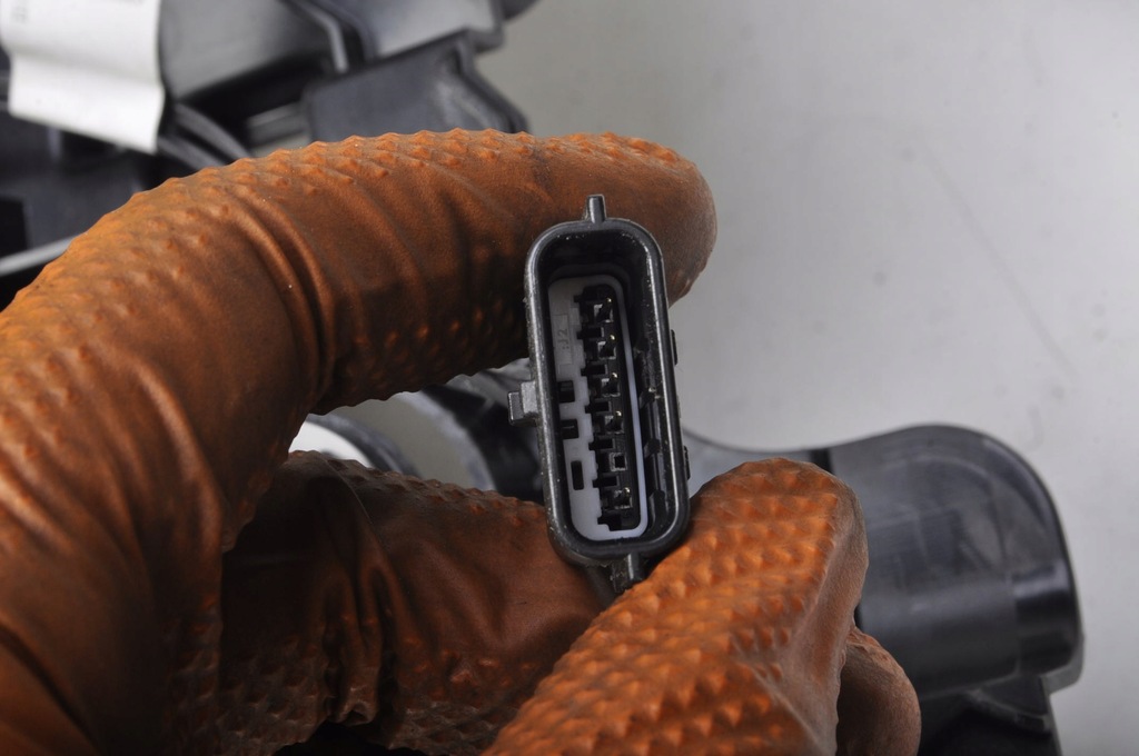 фото №16, Land rover defender ii l663 лампа правая задняя 21r