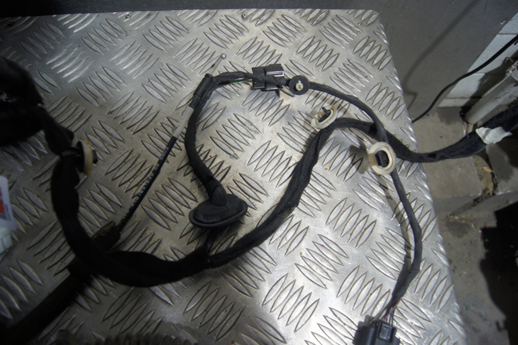 Электропроводка дверь замок дверь правый задний  twingo iii с Разборки