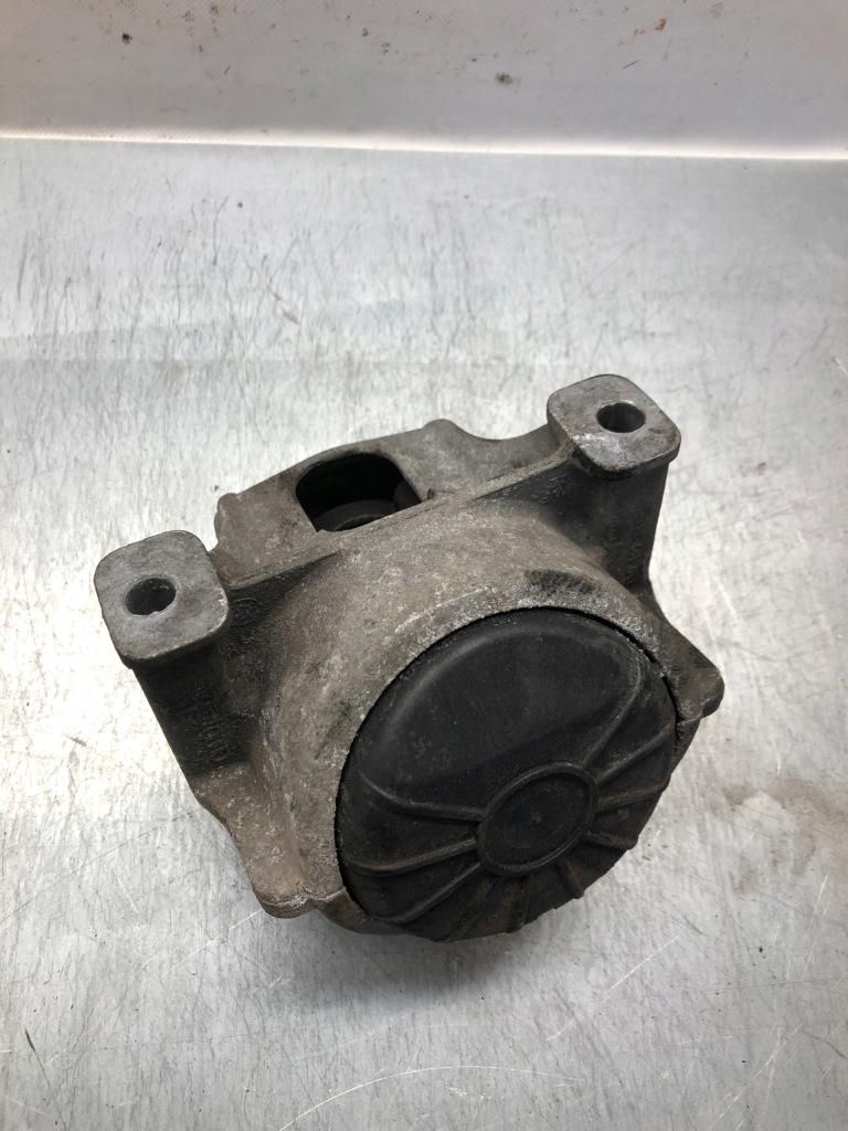 фото №1, A4 b8 a5 lift подушка двигателя 2.0tdi 8r0199381