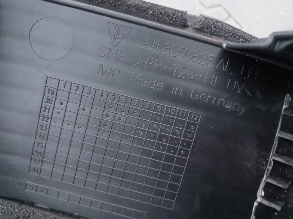 фото №7, Porsche taycan - решётка бампера левый перед 9j1807823af