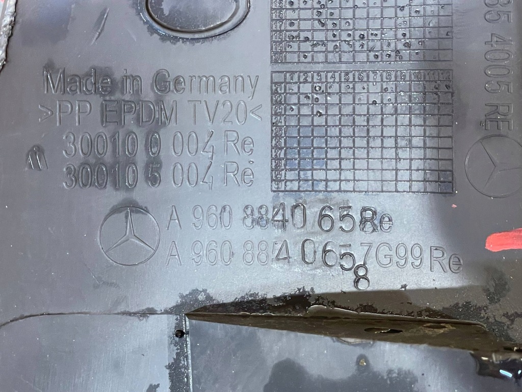 Купити Mercedes actroc mp4 w960 11-19 спойлер молдинг вітровик права перед передня