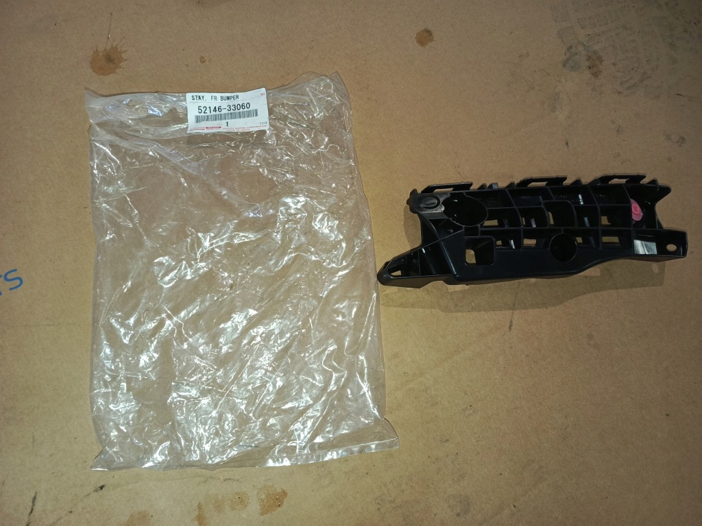 фото №1, Lexus es 2012-2015 напрямна бампера ліва 5214633060