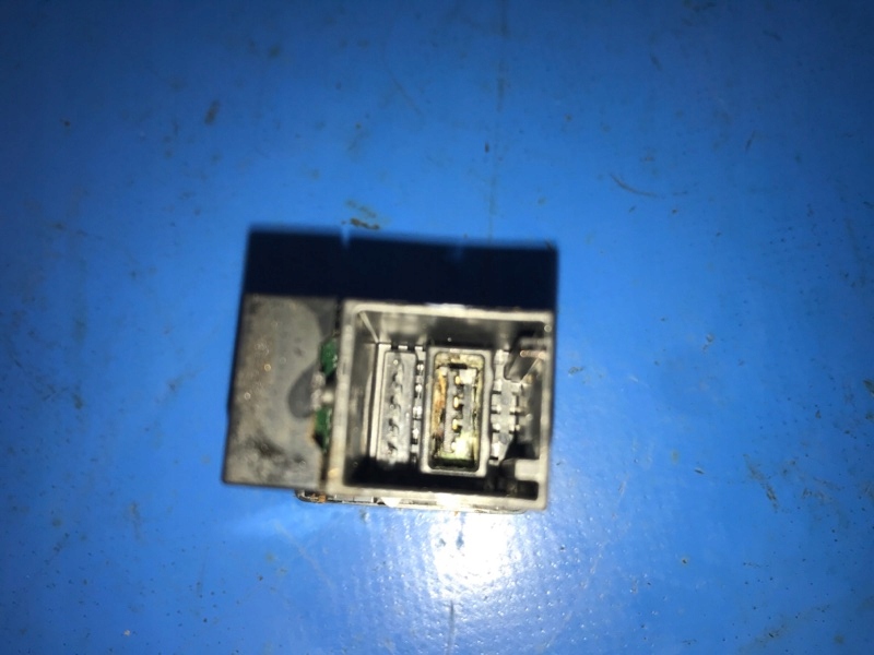 фото №5, Usb разъем toyota prius 16 8619042040