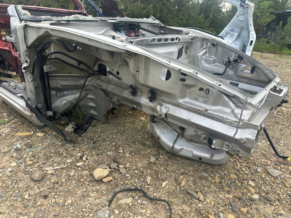 Купити Porsche 911 996 кузов піддон чверть