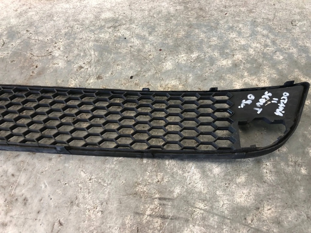 фото №9, Решётка бампера перед нижняя skoda octavia ii scout 1z0853677b