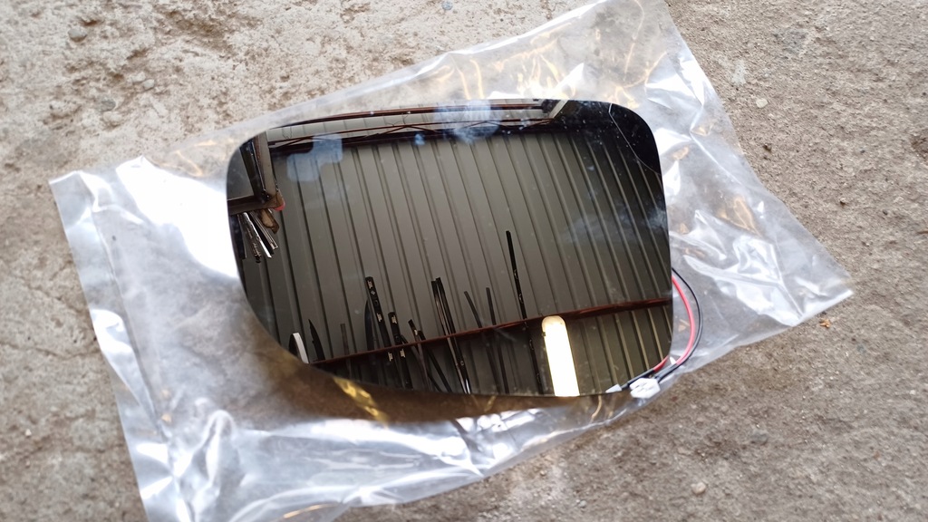 фото №1, Mazda 2 dj 15- вкладыш левый зеркало ассистент