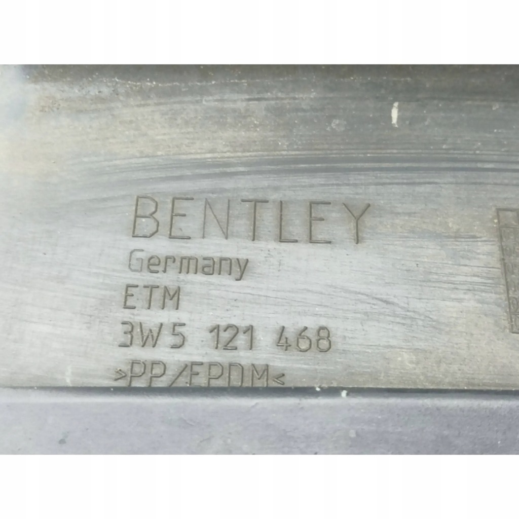 фото №7, Bentley flying spur 2005 правая сторона направляющая воздуха интеркулер