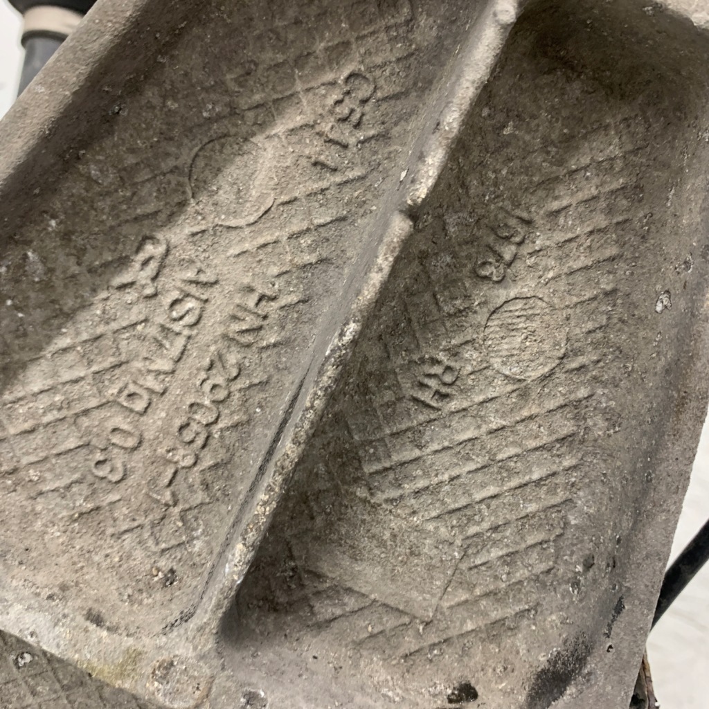 Поворотный кулак правый  задний  подвеска пневмоподушка maserati levante m161 3.0 v6 crd 18r Доставка