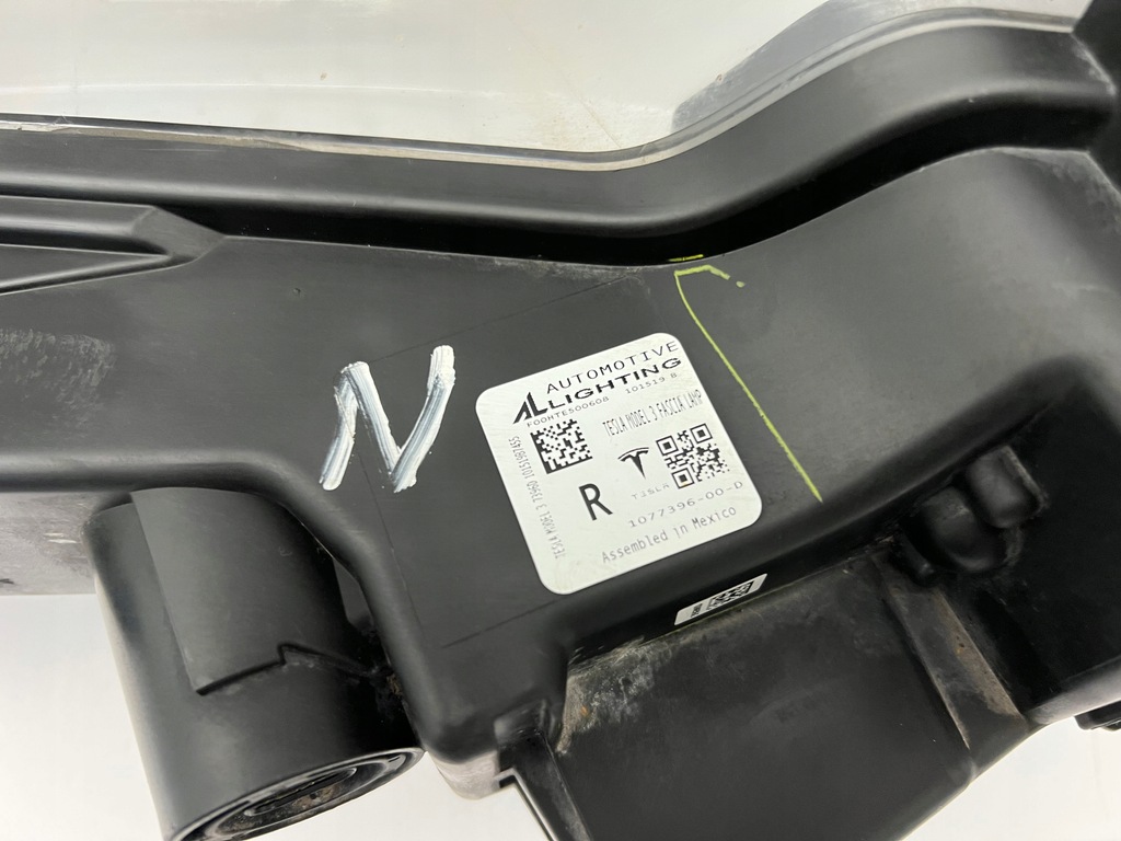 фото №4, Tesla 3 противотуманная фара передний правый drl led n 17-