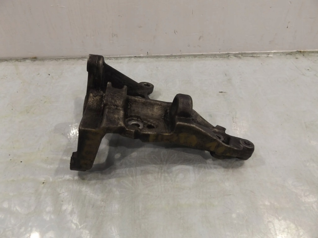 фото №1, Fiesta mk7 1,6tdci кронштейн генератора