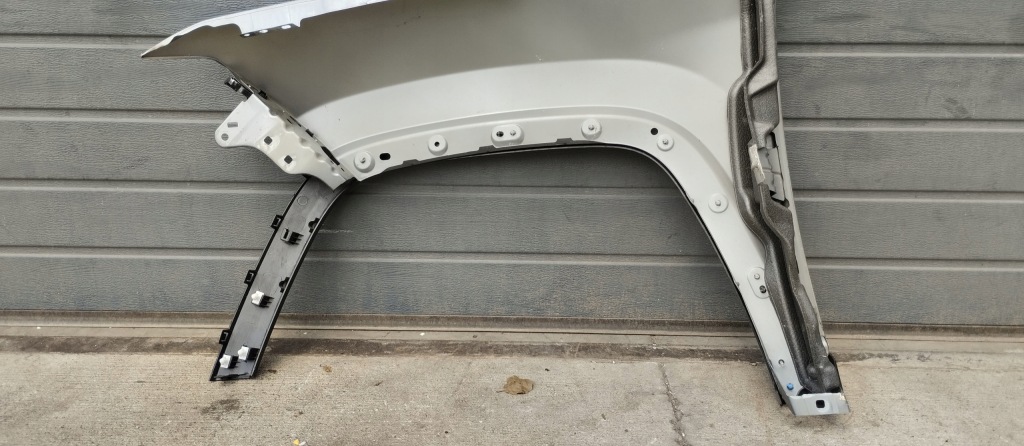 Крыло правый передний перед jeep commander ii 23r молдинг крыла правая Цена