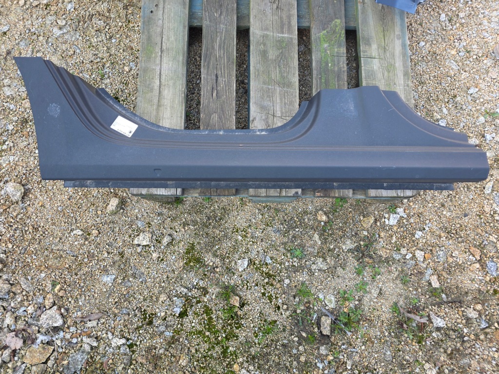 фото №1, Skoda octavia iv порог правый обшивка оригинал giełda