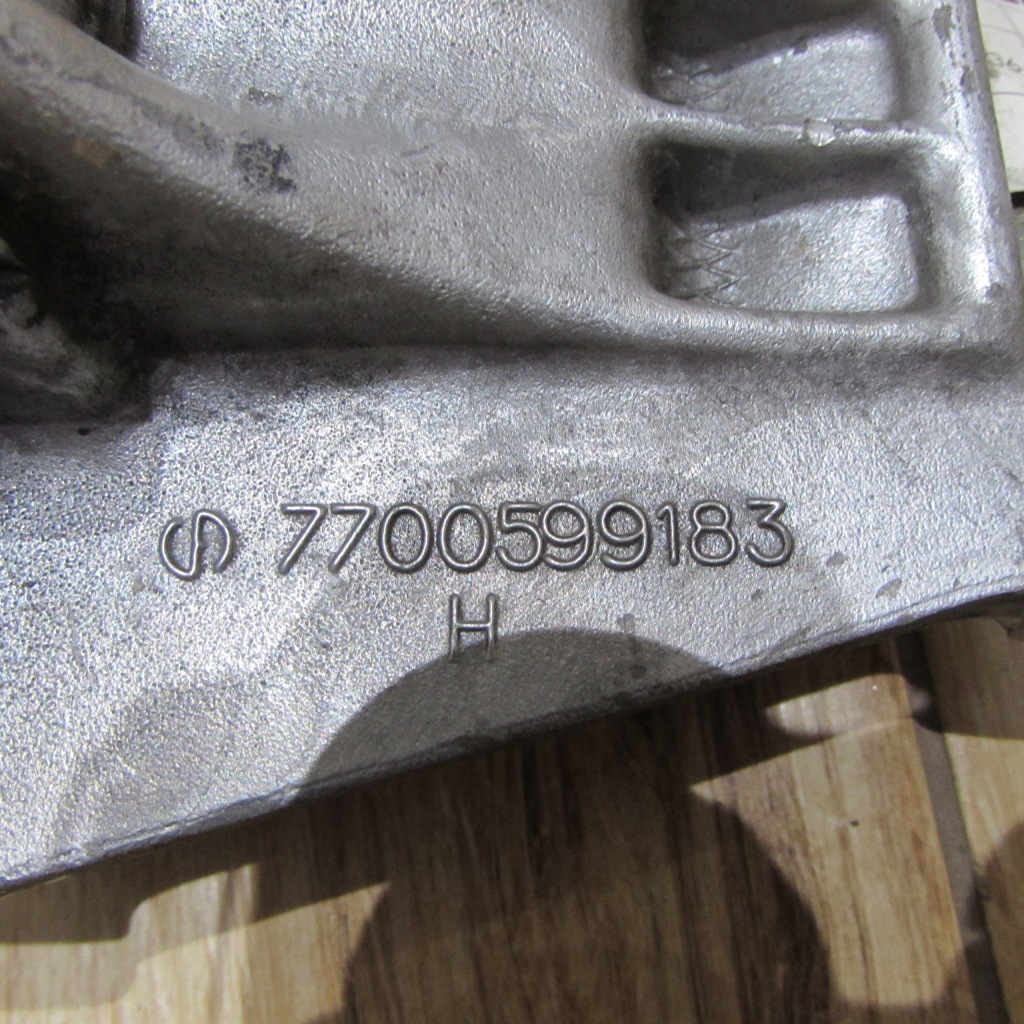 фото №3, Кронштейн насоса підсилювача renault clio - laguna