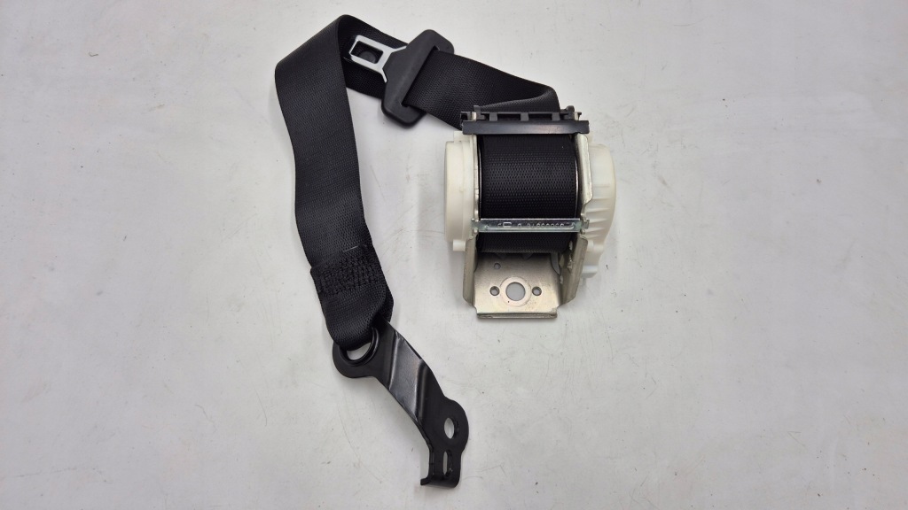 Купити Ремінь безпеки задній задній середній 2058601185 mercedes w205 оригінал!!