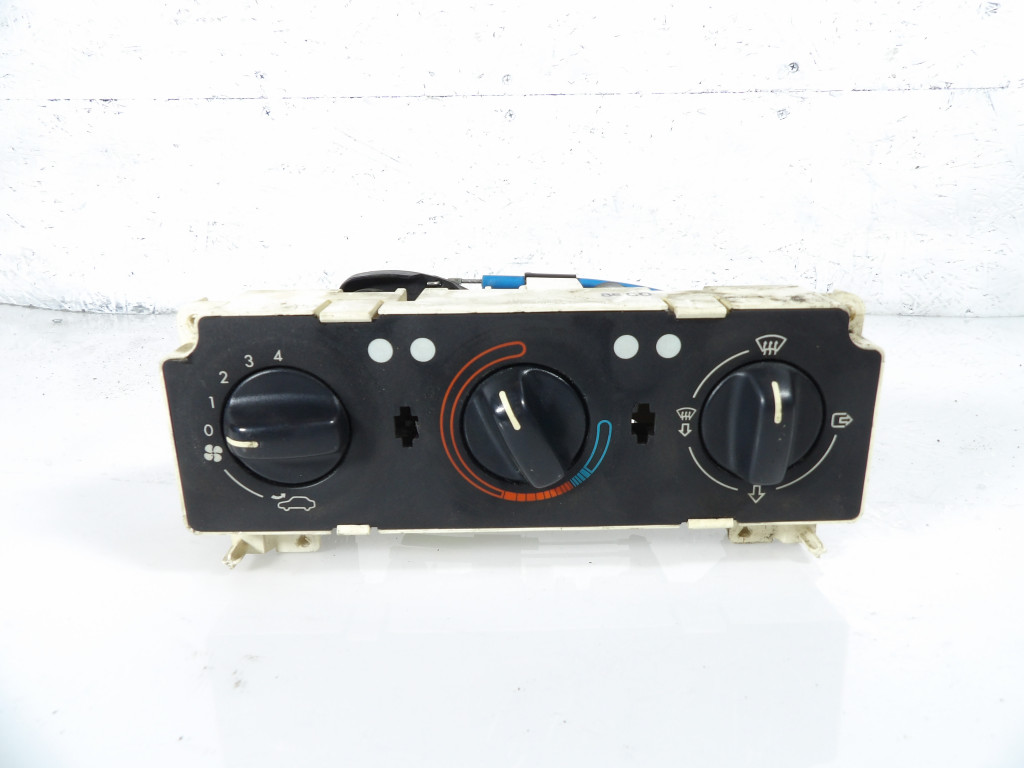 фото №1, Peugeot 306 панель обдув 830051263f