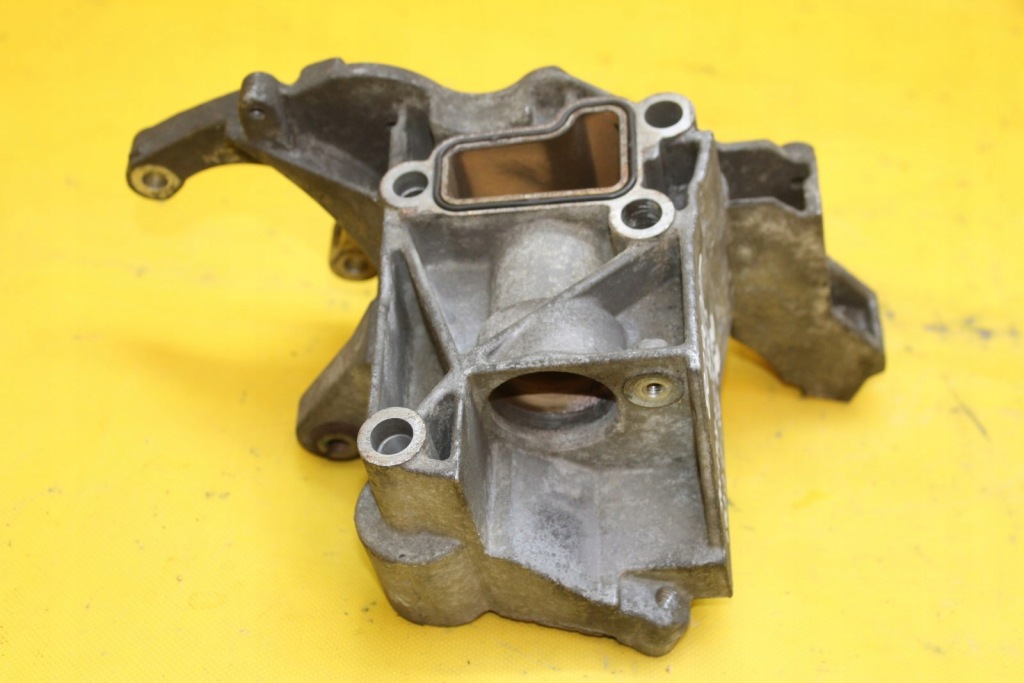 Кронштейн генератора a4 b8 2.7 tdi cam 059145169ac Доставка