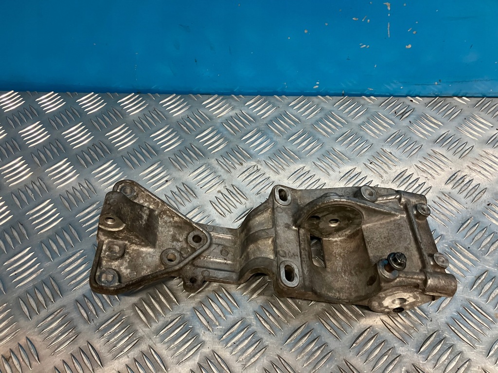 фото №1, Volvo s40 ii 2,4 бензин кронштейн двигателя 30731398