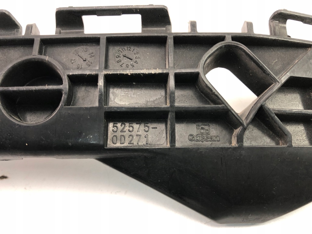 фото №13, Toyota yaris iii кронштейн направляющая бампера правый задняя 52575-0d270