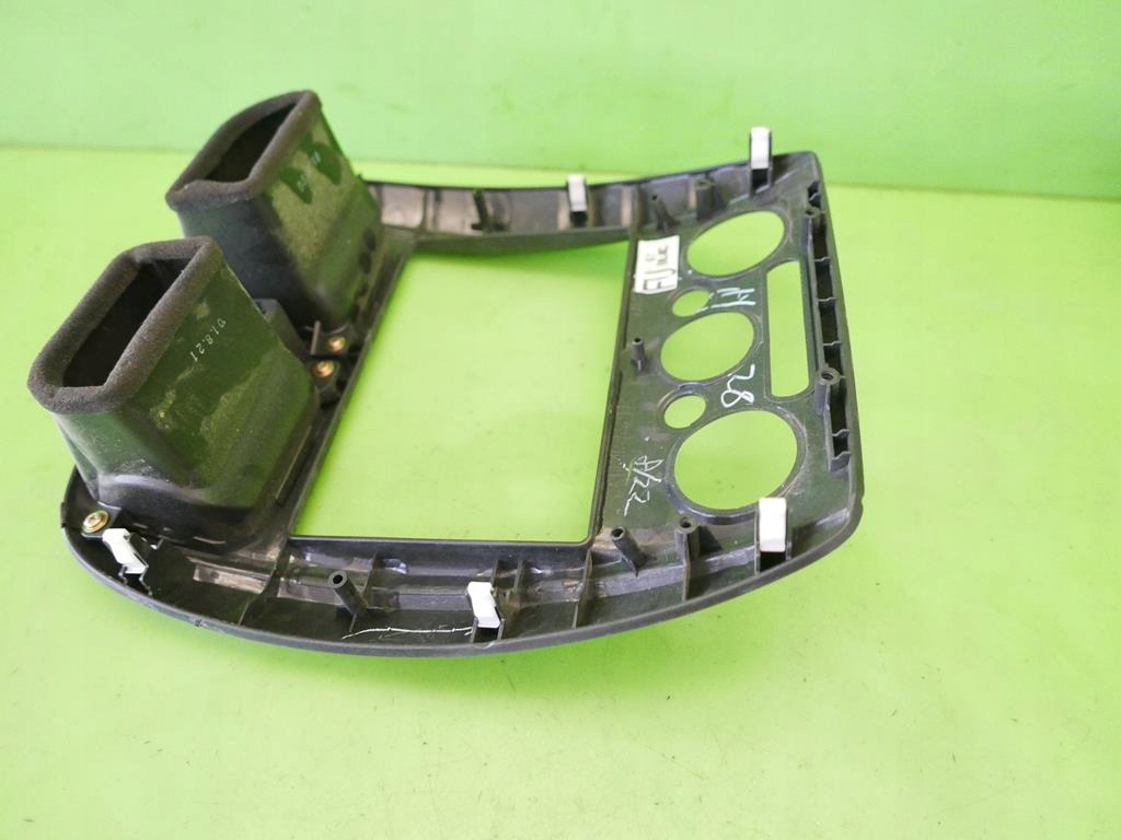 фото №7, Рамка защита радио панели решётки mazda 323f bj 00-