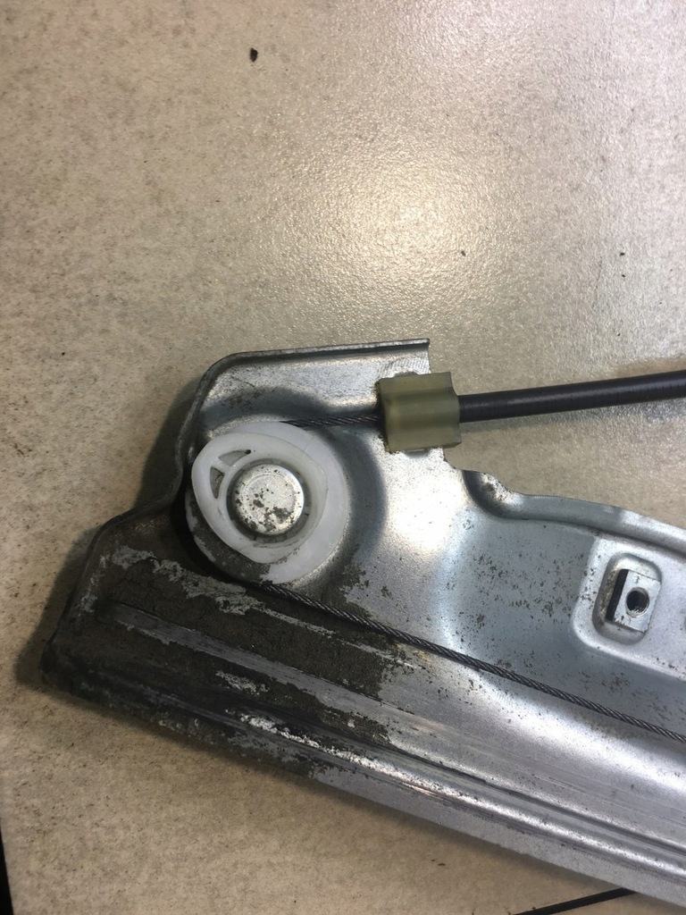 фото №7, Подъемник стекло левый перед clio iii 8200291145