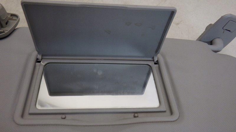 Козирок накладка правий renault captur 1 козирок накладка правий captur 1 Недорого