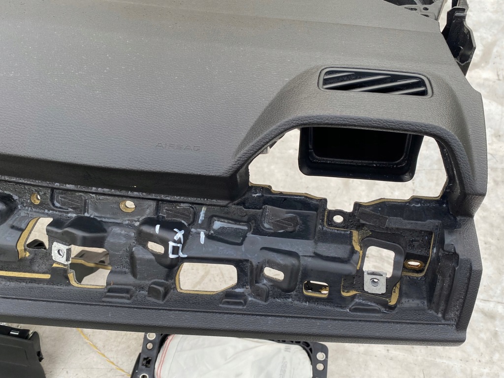 Audi q3 83a америка панель приладів панель  панель приладів pulpit полиця подушки безпеки srs подушка безпеки ремені Зі Шроту