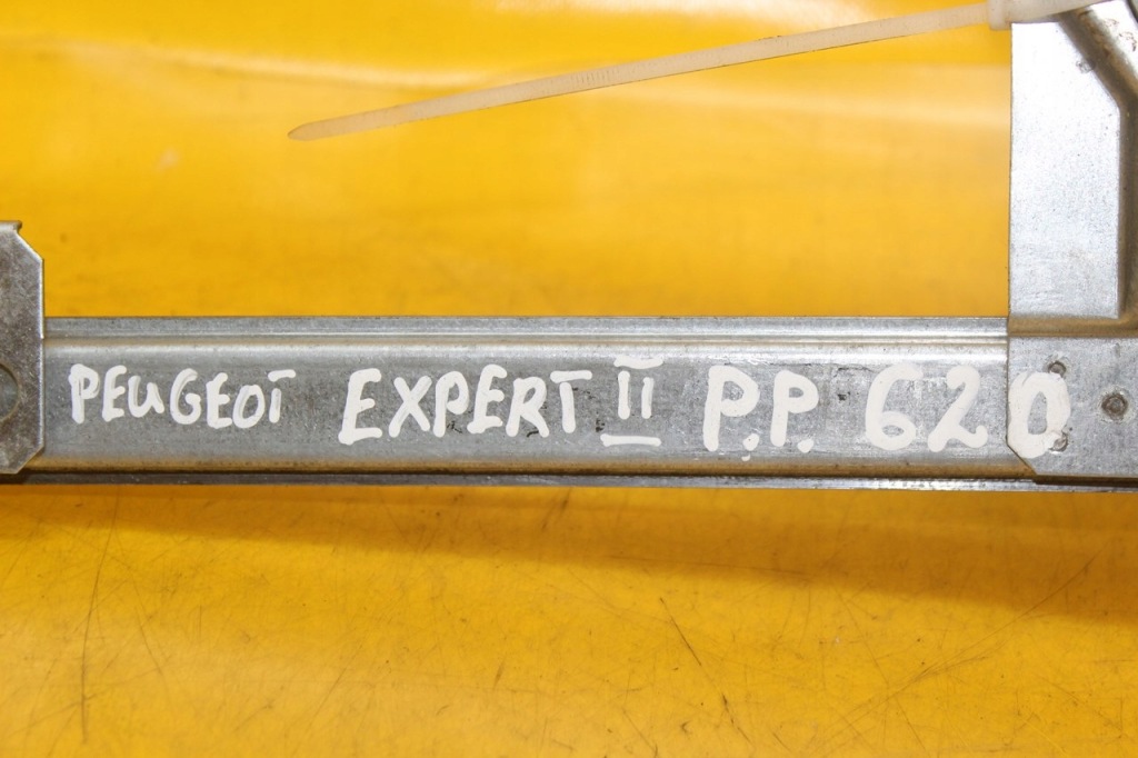 Подъемник стеклоподъемник  правый  передок  peugeot expert 2 fiat scudo jumpy Цена