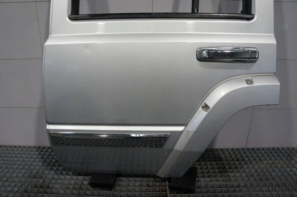 фото №2, Дверь левый задняя задние jeep commander xk полный