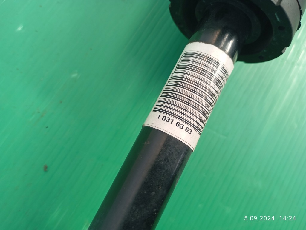 Привідний вал права перед opel adam corsa 10316363 Зі Шроту