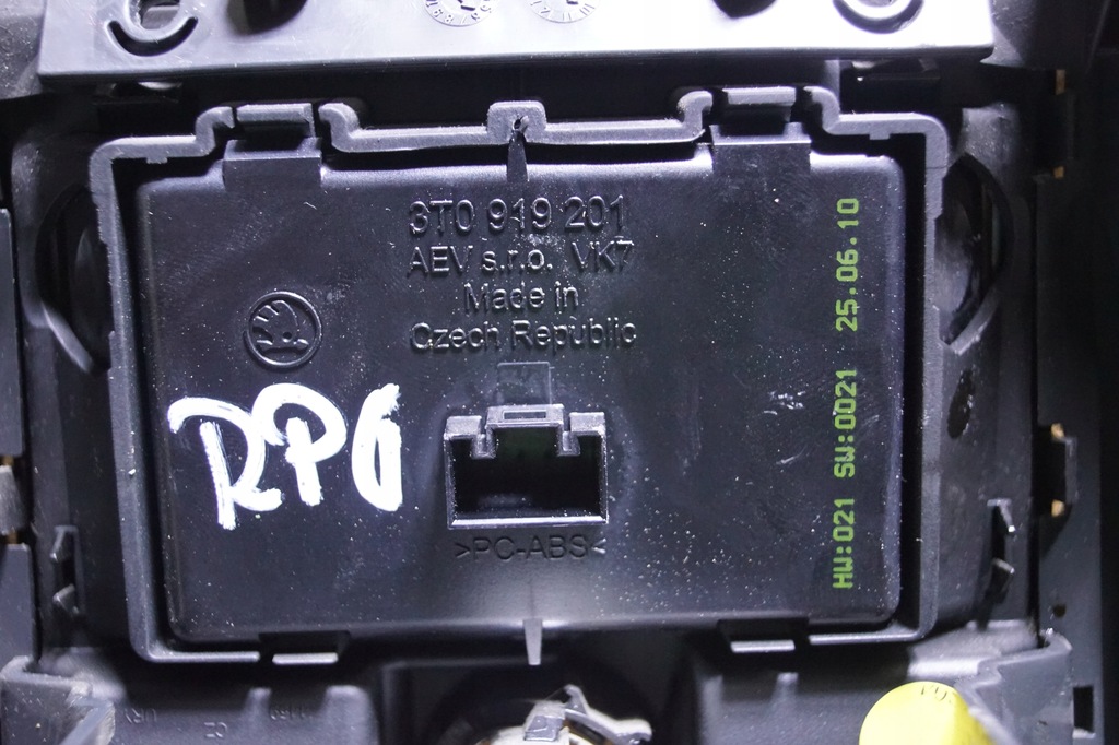 фото №6, Панель кондиционера рамка задняя skoda superb ii