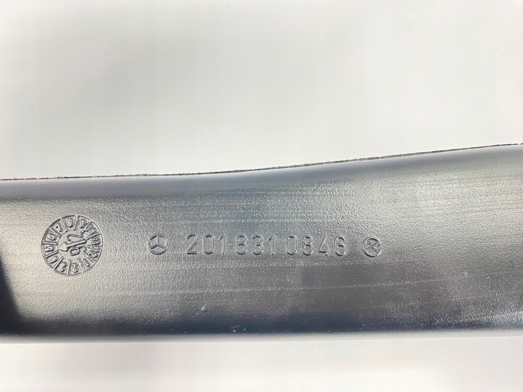 Купити Труба канал повітря mercedes w201 190 2018310846