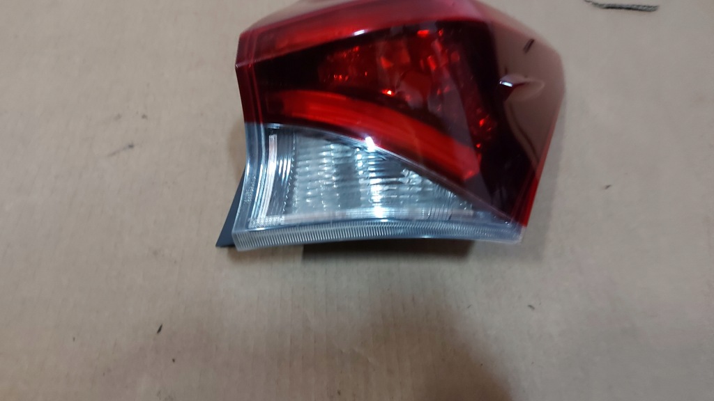 Фара правый задний  led toyota auris 2 15- hb Оригинал