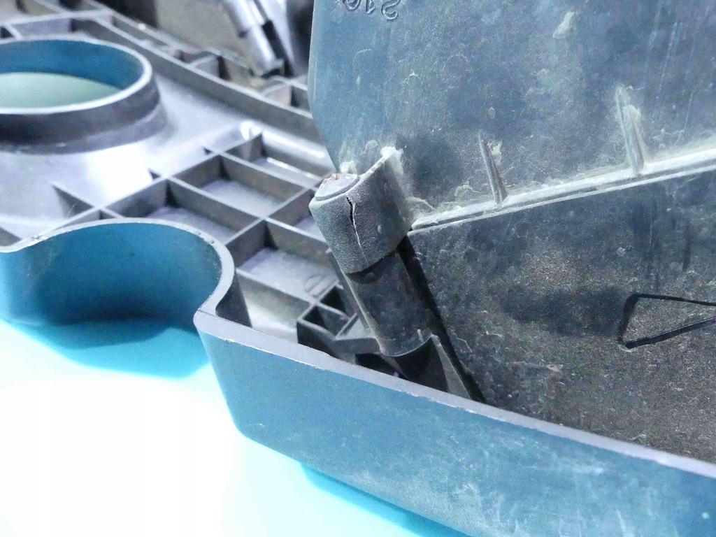 фото №11, Корпус фильтра воздуха vw polo iv 9n 03e129607