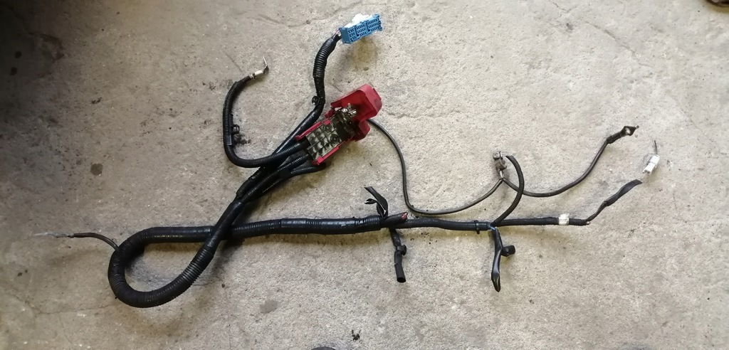 фото №1, Mazda 3 09-13 2.2 mzr-cd клемма предохранитель