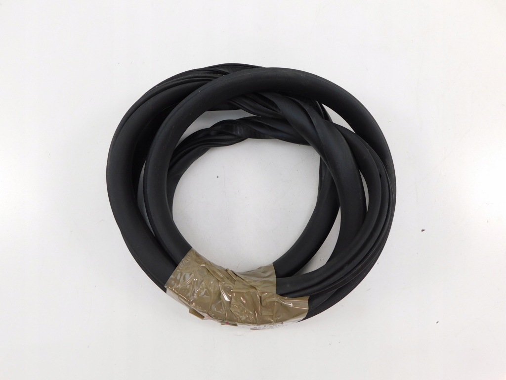 фото №1, Citroen c3 iii 1.2 vti 19r. прокладка двері задня ліва