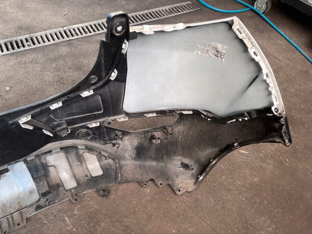 Бампер задній задній kia stonic 17- білий Оригінал