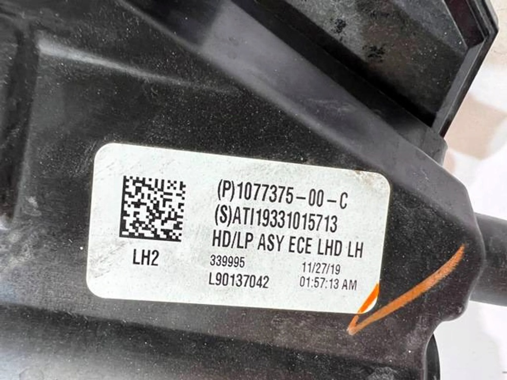 Tesla model 3 3 17-20 фара full led левая перед Оригинал